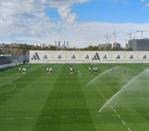 记者：卡瓦哈尔、赫伊森、塞瓦略斯、阿诺德均参加了全队合练