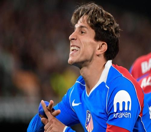 小西蒙尼轰入世界波+全场最佳！另一镜头显示：他与小蜘蛛很默契