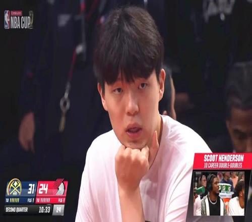 杨瀚森未获得上场机会，中国球迷焦虑了！其实这并不是坏事