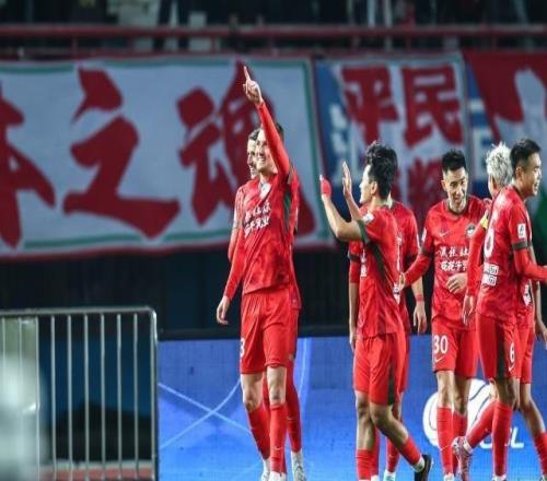 【中超】纳萨里奥破门马亚头球河南2比0亚泰