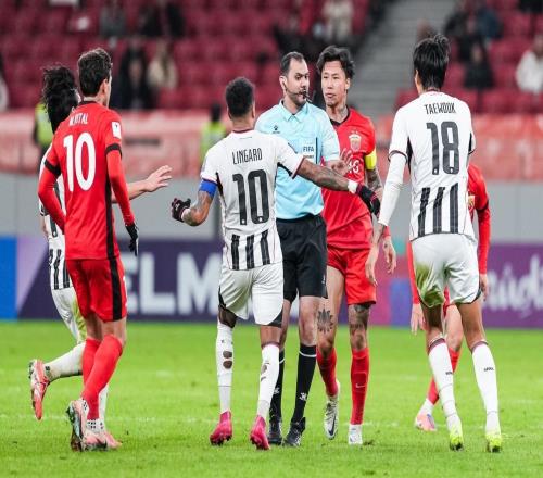 海港主场3球惨败，球员笑得合不拢嘴，球迷怒斥：没有荣辱心