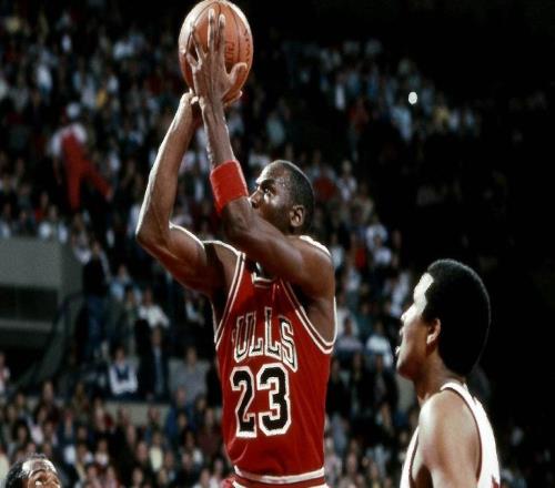 帕特迈克菲在NBC首秀中被骗，疑似迈克尔乔丹的NBA转播