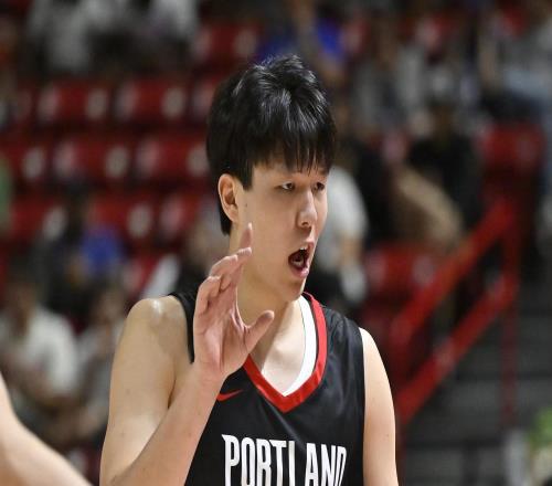 媒体人：杨瀚森调整能力强需要融入过程，对他要有信心和耐心