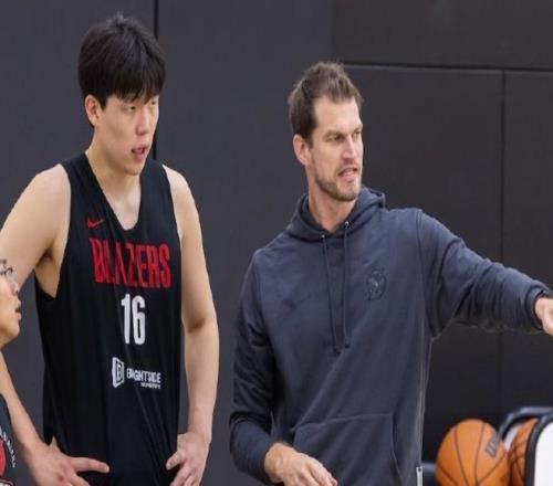 4分钟连续2次封盖！杨瀚森表现提升，换帅不影响发挥