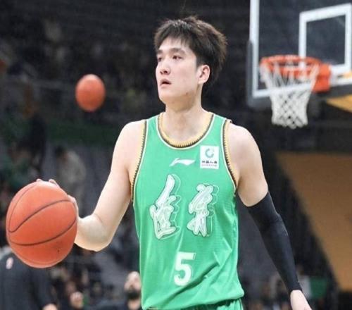 辽宁男篮再退役一人，篮网官宣裁两球员，石家庄翔蓝退出俱乐部杯