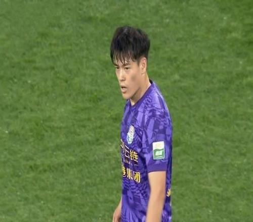 11脚精准传球，津门虎挖掘22岁小将于根伟用晚了后场3虎有潜力