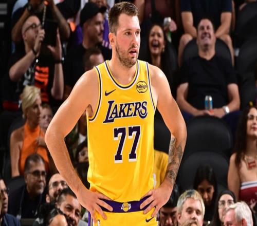 紫金未来！湖人成为东契奇的球队：詹姆斯复出后也得为他调整打法