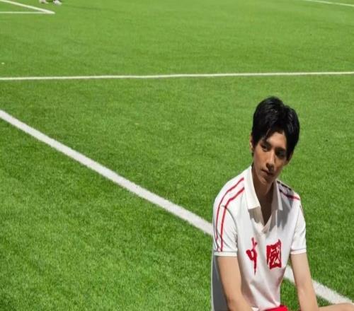 王年将成专访上：仍关注国内各级联赛，偶像是王大雷和布冯