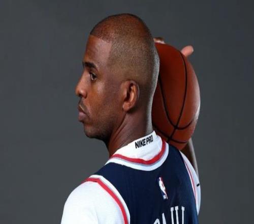 在沉船之际，他们把老船长第一个扔下去