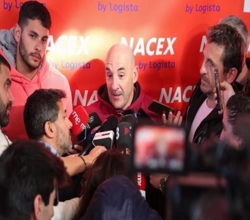 费雷尔：英超适应起来并不困难，很享受担任巴萨传奇队教练