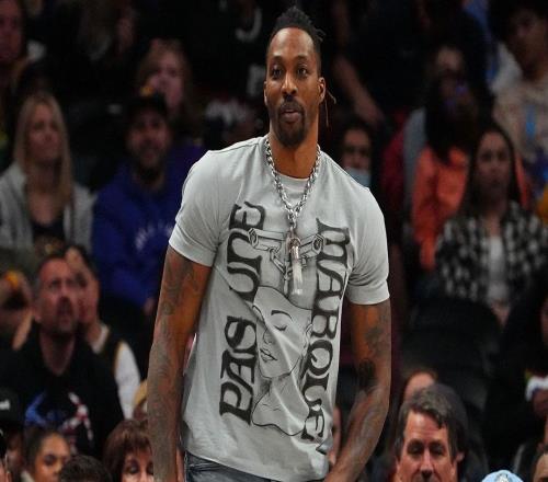 NBA名宿德怀特霍华德将自己的球场角色比作警察，受到家庭影响