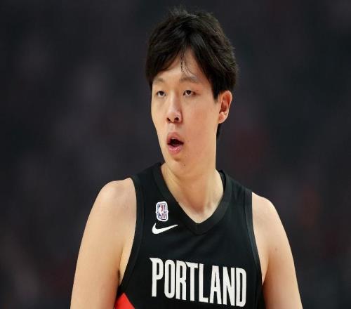 队记解析杨瀚森处境：不可能每场给25分钟也不愿下放锻炼太久