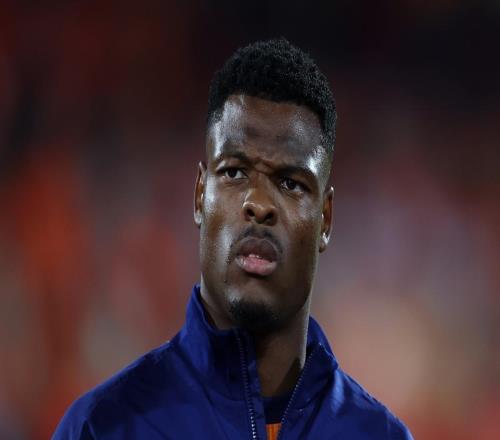 意媒：邓弗里斯的经纪人已换为巴拉特，为转会英超豪门做准备