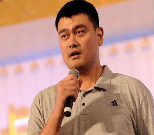 姚明打了8年NBA，退休金每年16万，詹姆斯打了23年，他能领多少