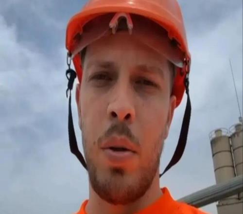 太阳报：C罗的尤文队友25岁退役，最近在工地上班走红