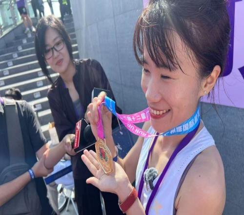 以攀登之姿迎十五运，广州塔国际登高赛热力开跑