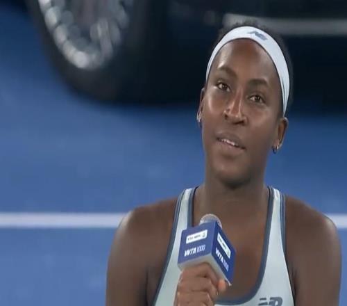 高芙：中国球迷的热情超乎想象，我得再买个行李箱来装礼物