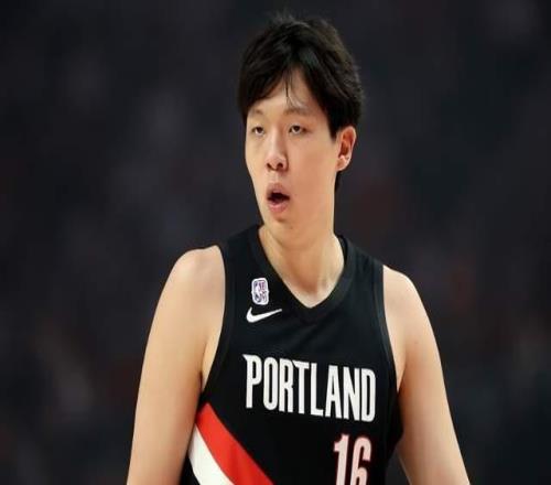 刚打了一轮，主帅被抓了，杨瀚森点也太背了，还好继任者是老相识