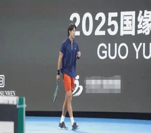 周意首尔不敌黄泽林无缘澳网资格赛，赛后留下男儿泪网友大喊别哭