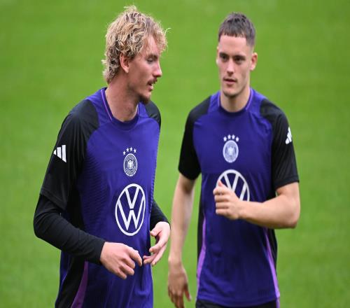 拜仁CEO：外界夸大了英超球队优势，我们仍具备顶级吸引力