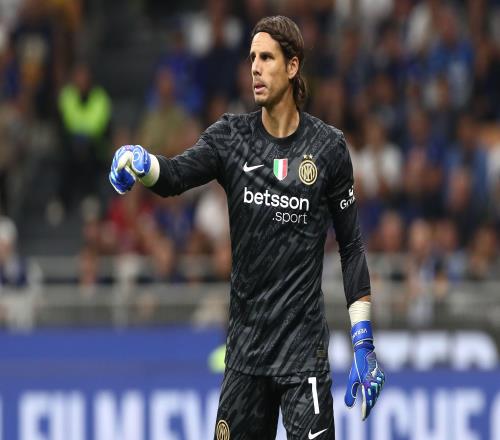 真老了索默全场0扑救，那不勒斯3射正进3球