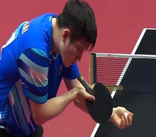 4-0开门红！樊振东踏上卫冕之路，周雨被打服气：我就想赢一局