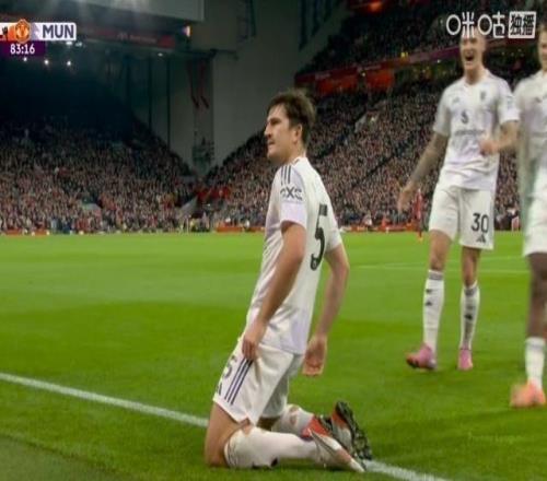 从错失绝杀到绝杀！马奎尔287天后救赎，安菲尔德激情滑跪