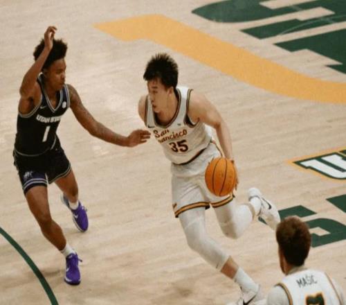 王俊杰首秀狂飙9分！美国解说赞叹：这是NBA动作！