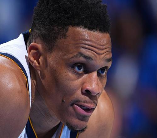 威斯布鲁克签的是无保障合同！国王随时能裁掉他！