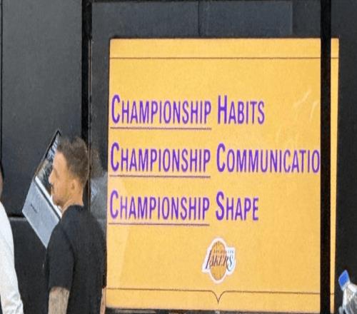 湖人赛季口号：一切为总冠军而建，要具备冠军级沟通习惯体型