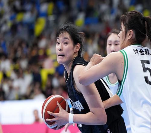 13分钟砍18+5！中国女篮又一26岁2米中锋崛起：宫鲁鸣招进她