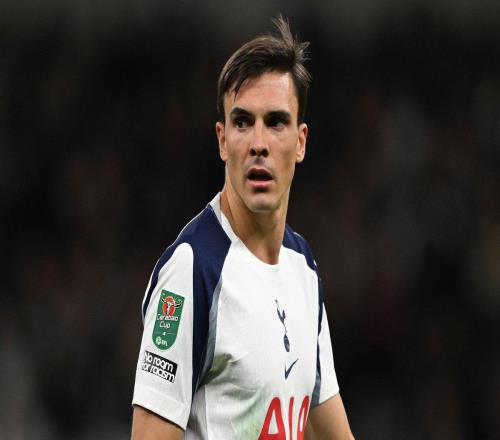 德天空：帕利尼亚想留在热刺，目前来看他的买断条款会被激活