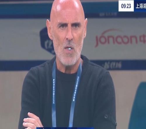 海港不设防！12场连丢21球，创队史最差纪录，4人连环失误