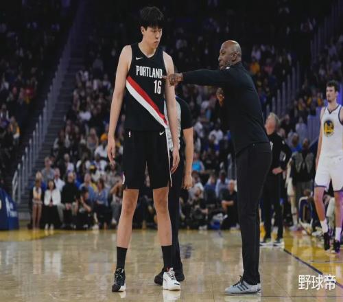 再战勇士，杨瀚森进步了！但是还不够！他的优缺点都很明显！