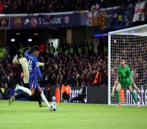 双喜临门，埃斯特旺在职业俱乐部生涯第100场里程碑中破门