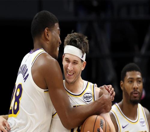 轰51+11+9！湖人第三巨头崛起创6大纪录：难怪敢拒4年8920万