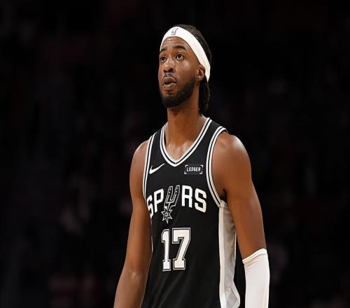 能攻善守能力全面！马刺二队的全能型侧翼估计很快就能重返NBA