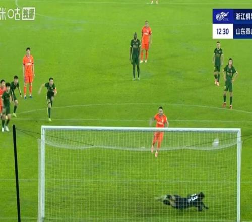 中超进攻防守咋都成乱麻泰山2：2浙江，遭遇四连平