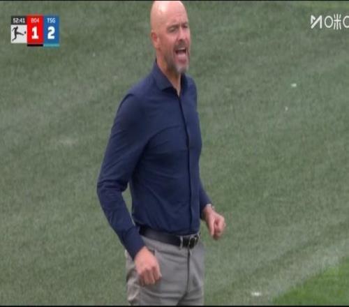 非常生气！勒沃库森连丢两球被反超，滕哈赫场边做手势表达不满