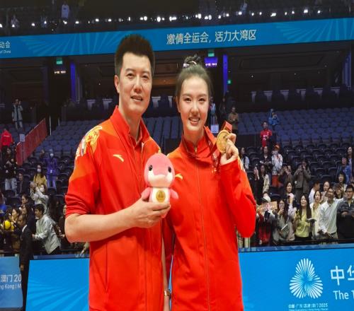 泪目！30岁张常宁时隔8年再夺金：女排最美主攻完美谢幕？
