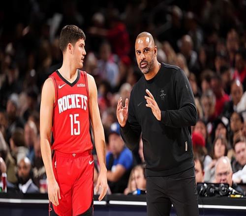 全队的打法一片混乱，火箭探花郎在场上也就显得有些多余了