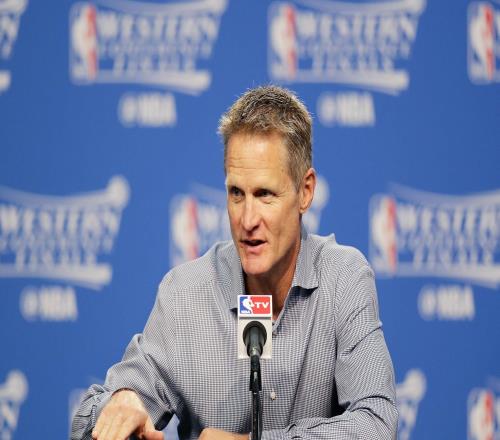 科尔：理查德懂得如何打球，常规赛会毫不犹豫让他上场