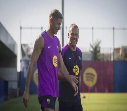 西媒：巴萨对莱万在国家队带伤继续作战不满，本应早点下场