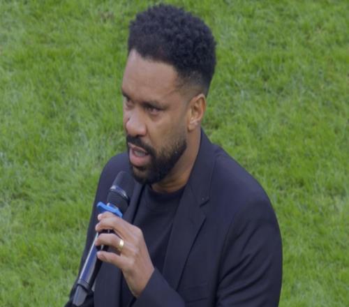 重返梭鱼湾！大连英博赛前为冲超功勋罗伯森举行了退役仪式