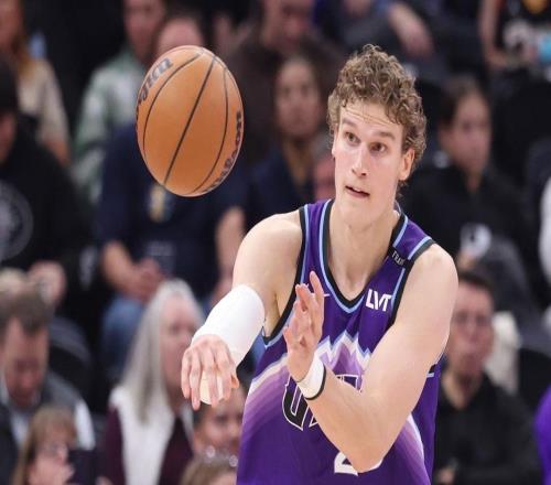 马尔卡宁在加时赛战胜太阳队中，创造了爵士队本世纪未有的历史