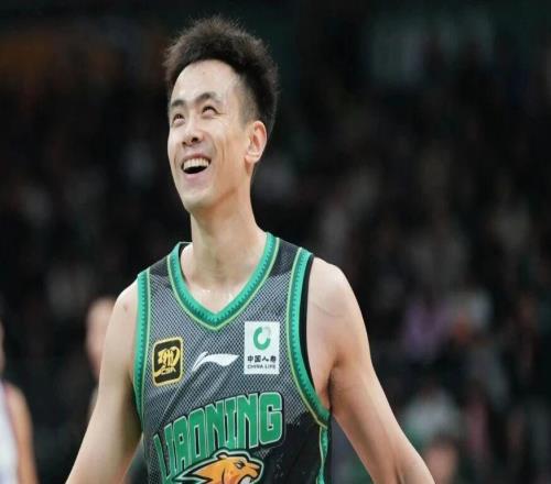 辽宁男篮对阵四强劲旅，赵继伟复出，杨鸣过招刘维伟，胜负悬念大