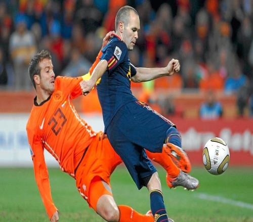 伊涅斯塔：佩德里有很大进步空间世界杯绝杀瞬间仿佛在昨天