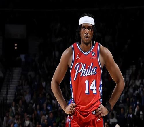 火箭签下前76人侧翼新星，他是低级别比赛中的超级得分手