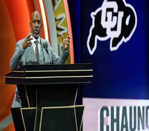 开拓者主帅比卢普斯拒认有罪：愿用28年生涯证清白，11月纽约受审