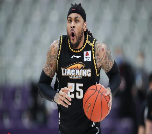 接班韩德君！辽篮中锋拿11分9篮板，23分钟高效输出，杨鸣松口气